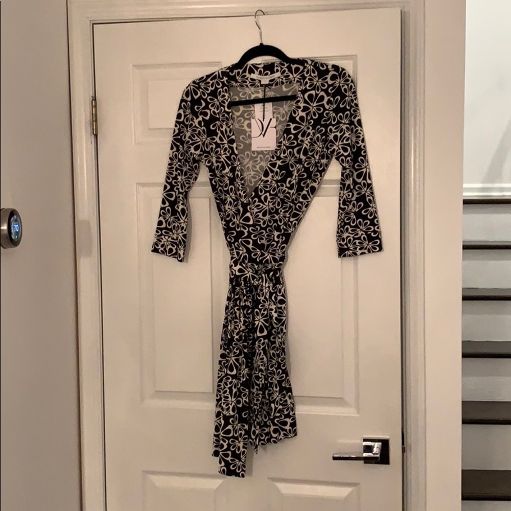 Brand New Diane Von Furstenburg wrap dress size 4